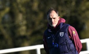 Englands deutscher Cheftrainer Thomas Tuchel bei einer Trainingseinheit im St. George's Park in Burton-on-Trent, Mittelengland, am 18. März 2025 vor den Fußballspielen der UEFA-WM-Qualifikationsgruppe K gegen Albanien am 21. März und Lettland am 26. März. (Foto von Paul ELLIS / AFP)