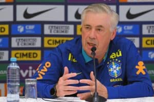 Der Trainer der brasilianischen Fußballnationalmannschaft, der Italiener Carlo Ancelotti, spricht während einer Pressekonferenz in Guayaquil, Ecuador, am 4. Juni 2025, am Vorabend des Qualifikationsspiels zur FIFA Fußball-Weltmeisterschaft 2026 in Südamerika gegen Ecuador. (Foto: Rodrigo BUENDIA / AFP)