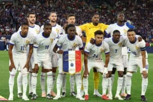 Frankreichs Spieler stellen sich vor dem Halbfinalspiel der UEFA Nations League zwischen Spanien und Frankreich am 5. Juni 2025 in Stuttgart für das Mannschaftsfoto auf. (Foto: FRANCK FIFE / AFP)