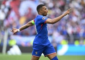 Frankreichs Stürmer Nr. 10, Kylian Mbappe, feiert den Führungstreffer während des Endspiels um den dritten Platz der UEFA Nations League zwischen Deutschland und Frankreich in Stuttgart, Südwestdeutschland, am 8. Juni 2025. (Foto: THOMAS KIENZLE / AFP)