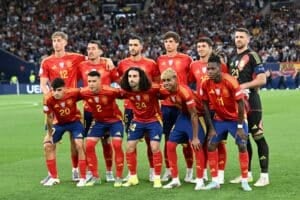 Die spanische Mannschaft posiert vor dem Halbfinalspiel der UEFA Nations League zwischen Spanien und Frankreich in Stuttgart, Südwestdeutschland, am 5. Juni 2025. (Foto: THOMAS KIENZLE / AFP)
