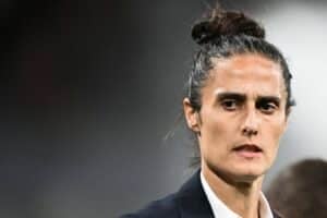 Spaniens Cheftrainerin Montse Tome schaut während des Viertelfinalspiels der UEFA-Frauen-Europameisterschaft 2025 zwischen Spanien und der Schweiz im Wankdorf-Stadion in Bern, Nordwestschweiz, am 18. Juli 2025 zu. (Foto: SEBASTIEN BOZON / AFP)