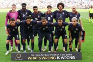 ST LOUIS, MISSOURI - 2. JULI: Die Spieler der Vereinigten Staaten stellen sich vor dem Gold Cup 2025 für ein Foto auf: Halbfinalrunde im Energizer Park am 2. Juli 2025 in St. Louis, Missouri. Kyle Rivas/Getty Images/AFP (Foto: Kyle Rivas / GETTY IMAGES NORTH AMERICA / Getty Images via AFP)
