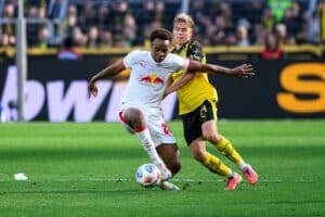 Daniel Svensson vom BVB und Assan Ouedraogo von RB Leipzig in der Bundesliga 2025 (Foto Depositphotos.com)
