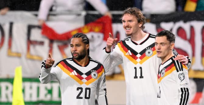 Nick Woltemade , Serge Gnabry und Florian Wirtz wwollen die WM-Quali sicher machen gegen die slowakei (Foto: JOHN THYS / AFP)