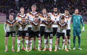 Deutschlands Startaufstellung am 17.November 2025 gegen die Slowakei im neuen DFB Trikot 2025. (Photo by Ronny HARTMANN / AFP)