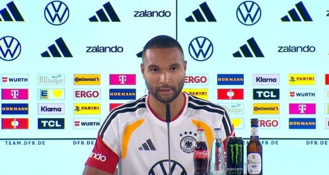 Jonathan Tah in der DFB- PK. Deutsche Nationalmannschaft im Länderspiel-Ticker * Anreise & DFB-Kader (Update 12.11. Uhr)