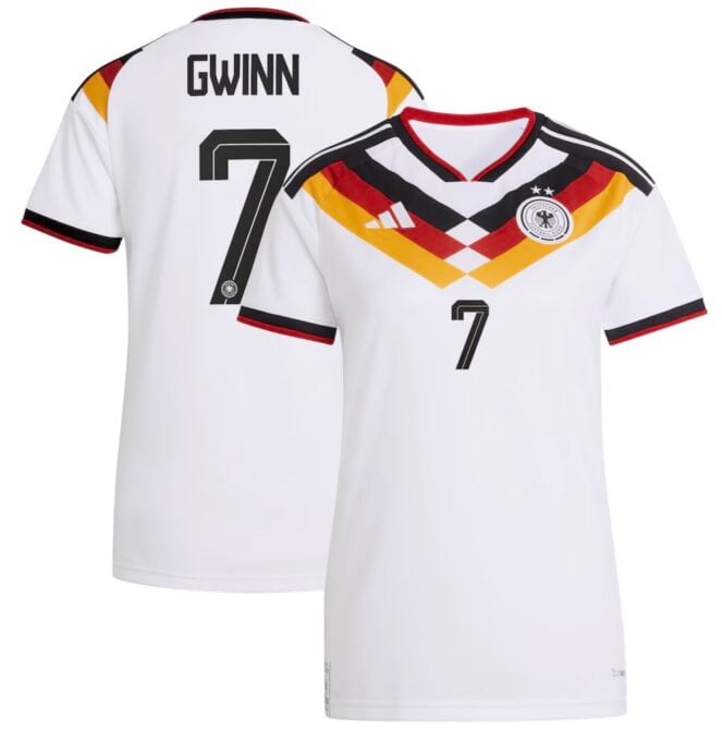 Das neue DFB Trikot mit der Rückennummer 7 von Guilia Gwinn