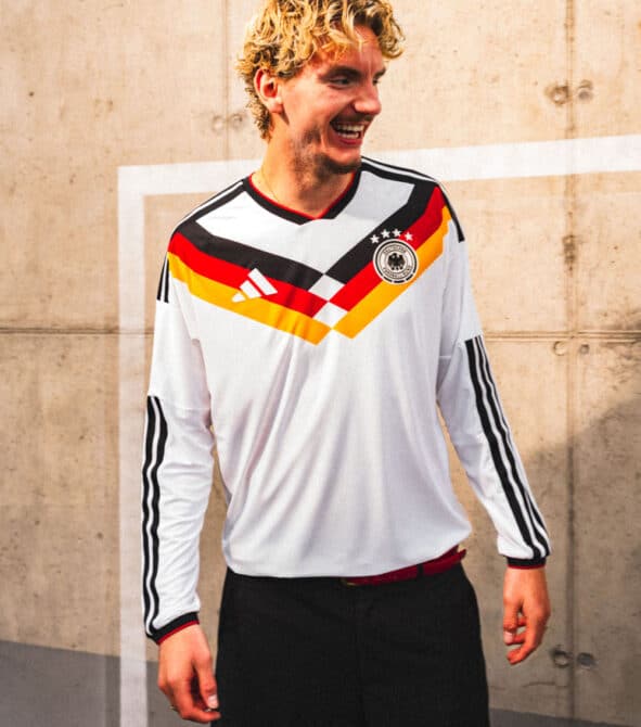 Woltemade im Lagarm-DFB Trikot