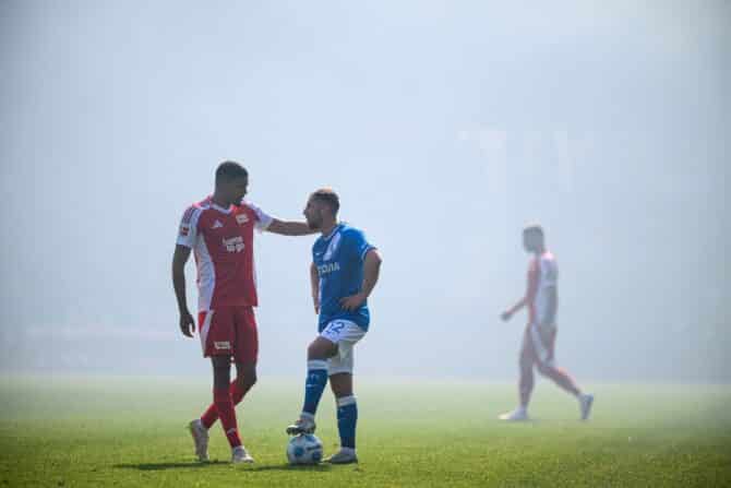 Maximilian Wittek (VfL Bochum in blau) und Danilho Doekhi von FC Union Berlin (Foto Depositphotos.com)