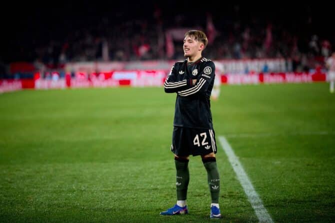 Lennart Karl im FC Bayern Trikot mit der Rückennummer 42 (Foto Depositphotos.com)