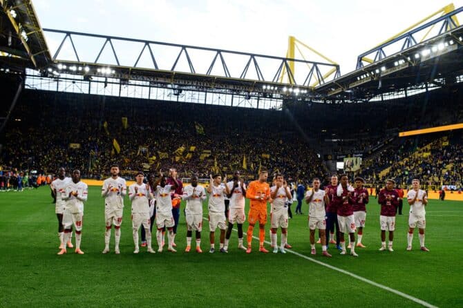 Die NBundesliga-Mannschaft von RB Leipzig im Signal Iduna Park. (Foto Depositphotos.com)