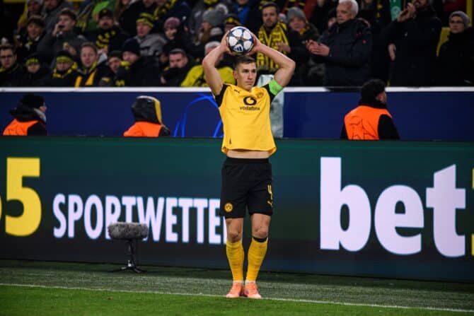 Nico Schlotterbeck in der UEFA Champions League beim Spiel Borussia Dortmund gegen Villarreal CF im Signal Iduna Park. (Foto Depositphotos.com)