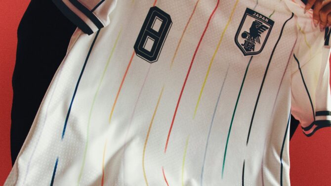 Das neue adidas Auswärtstrikot der japanischen Nationalmannschaft für die FIFA Fußball-Weltmeisterschaft 2026. Offizielles Produktfoto des Away Jerseys. Copyright adidas
