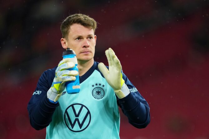 Alexander Nübel (Deutschland) beim Aufwärmen vor dem Länderspiel gegen Ghana in der MHPArena in Stuttgart am 30. März 2026. Sona Maleterova / Getty Images