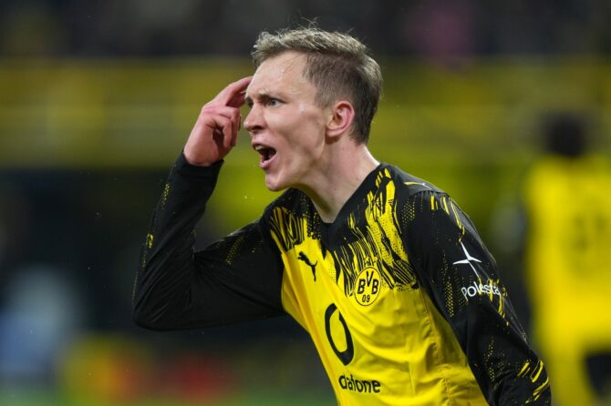 Maximilian Beier von Borussia Dortmund gestikuliert emotional während des Bundesliga-Spiels gegen den FC Bayern München im Signal Iduna Park am 28. Februar 2026 in Dortmund. Pau Barrena / Getty Images