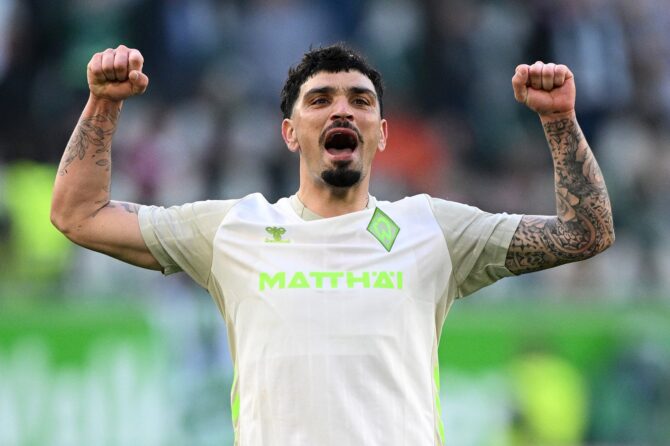 Cameron Puertas von SV Werder Bremen bejubelt den Sieg nach dem Bundesliga-Spiel beim VfL Wolfsburg in der Volkswagen Arena am 21. März 2026. Stuart Franklin / Getty Images