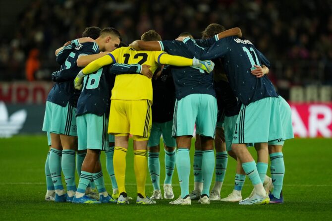 Die deutschen Nationalspieler bilden einen Mannschaftskreis vor dem Länderspiel gegen Ghana in der MHPArena in Stuttgart am 30. März 2026. Sona Maleterova / Getty Images