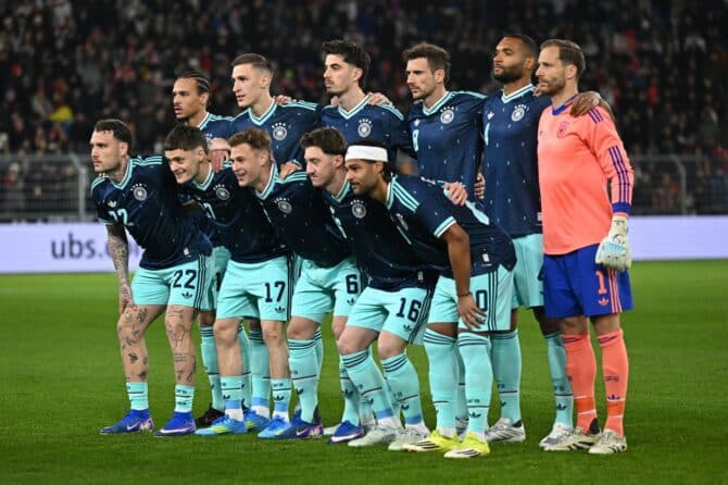 Die deutsche Nationalmannschaft beim Mannschaftsfoto vor dem Länderspiel gegen die Schweiz im St. Jakob-Park in Basel am 27. März 2026. (AFP)