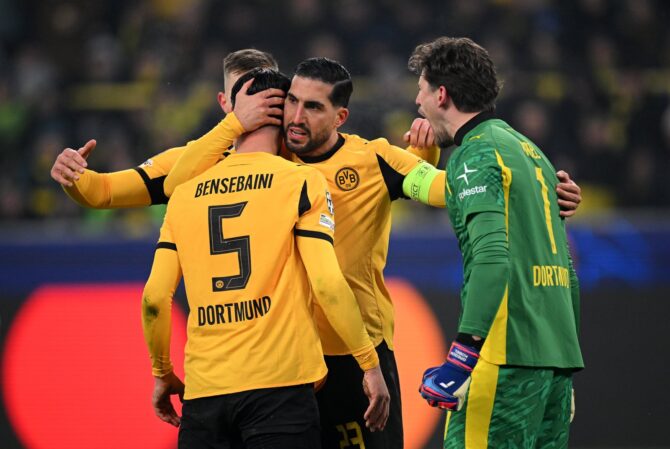 Emre Can von Borussia Dortmund gratuliert Teamkollege Ramy Bensebaini zu seinem Tackling im Champions-League-Gruppenspiel (MD8) gegen Inter Mailand im BVB Stadion Dortmund am 28. Januar 2026. Stuart Franklin / Getty Images