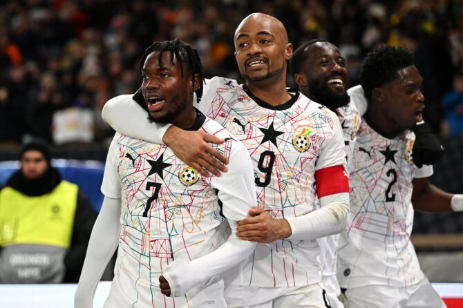 Fatawu Issahaku bejubelt mit Derrick Köhn seinen Treffer zum 1:1 für Ghana im Länderspiel gegen Deutschland in der MHPArena in Stuttgart am 30. März 2026. Christian Kaspar-Bartke / Getty Images