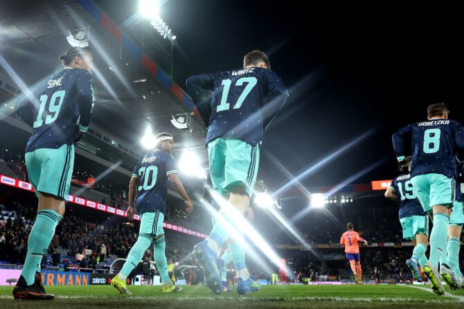 Mit einem Stareffektfilter aufgenommen: Florian Wirtz und seine Teamkollegen laufen vor dem Freundschaftsspiel zwischen der Schweiz und Deutschland am 27. März 2026 im St. Jakob-Park in Basel auf den Platz. Alexander Hassenstein / Getty Images