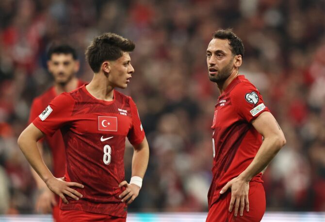 Hakan Çalhanoğlu im WM-Qualifikations-Play-off der Türkei gegen Rumänien im Besiktas Park in Istanbul am 26. März 2026. Foto: Burak Kara / Getty Images