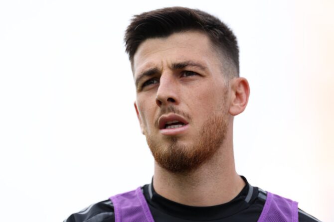 Joaquin Panichelli von CD Mirandés beim Aufwärmen vor dem LaLiga Hypermotion-Spiel zwischen FC Cartagena und CD Mirandés im Municipal Cartagonova in Cartagena am 1. Juni 2025. Florencia Tan Jun / Getty Images