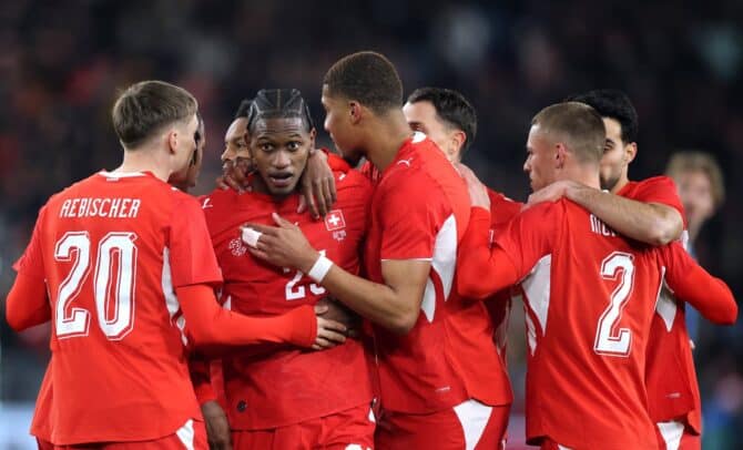Joel Monteiro (#23) bejubelt seinen Treffer zum 3:2 für die Schweiz mit seinen Mitspielern beim Länderspiel gegen Deutschland im St. Jakob-Park in Basel am 27. März 2026. Alex Grimm / Getty Images
