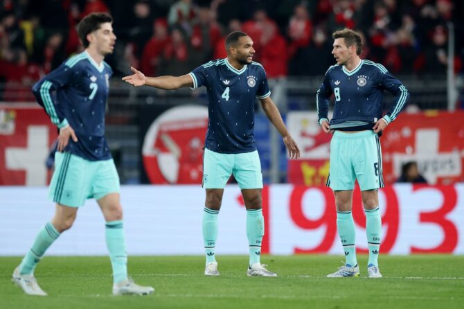 Jonathan Tah (#4) und Leon Goretzka (#8) reagieren nach dem Gegentreffer durch Dan Ndoye im Länderspiel zwischen der Schweiz und Deutschland in Basel am 27. März 2026. Alex Grimm / Getty Images