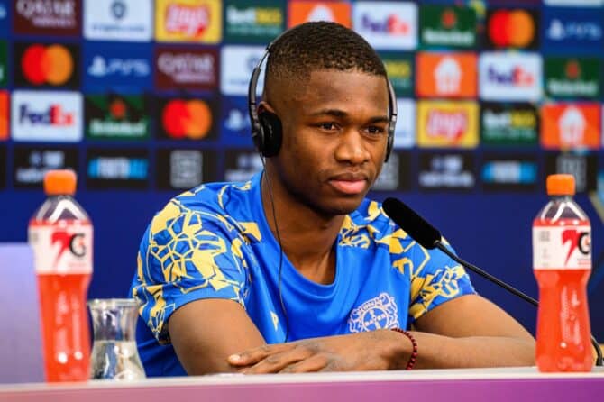 LEVERKUSEN, DEUTSCHLAND - 10. MÄRZ 2026: Christian Kofane - Pressekonferenz. Das Spiel der UEFA Champions League Bayer Leverkusen gegen Arsenal London in der BayArena. (Copyright Depositphotos.com)