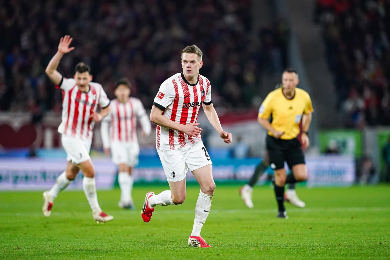 Matthias Ginter vom SC Freiburg marschiert nach vorne beim Bundesliga-Spiel gegen 1. FC Union Berlin im Europa-Park Stadion am 15. März 2026 in Freiburg im Breisgau. Daniela Porcelli / Getty Images