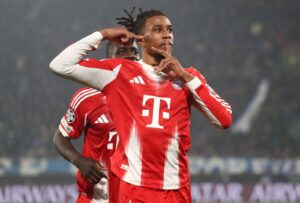 Michael Olise vom FC Bayern München jubelt nach seinem Treffer zum 2:0 im UEFA Champions League-Achtelfinale (Hinspiel) gegen Atalanta BC im Stadio di Bergamo am 10. März 2026 in Bergamo, Italien. Foto: Marco Luzzani / Getty Images