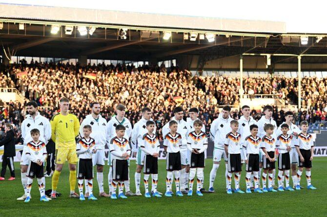 Die Spieler von Nordirland U21 stellen sich vor dem UEFA U21-EM-Qualifikationsspiel gegen Deutschland U21 im Eintracht-Stadion in Braunschweig am 27. März 2026 auf. Stuart Franklin / Getty Images