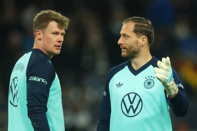 Alexander Nübel und Oliver Baumann (Deutschland) im Gespräch beim Aufwärmen vor dem Länderspiel gegen Ghana in der MHPArena in Stuttgart am 30. März 2026. Alexander Hassenstein / Getty Images