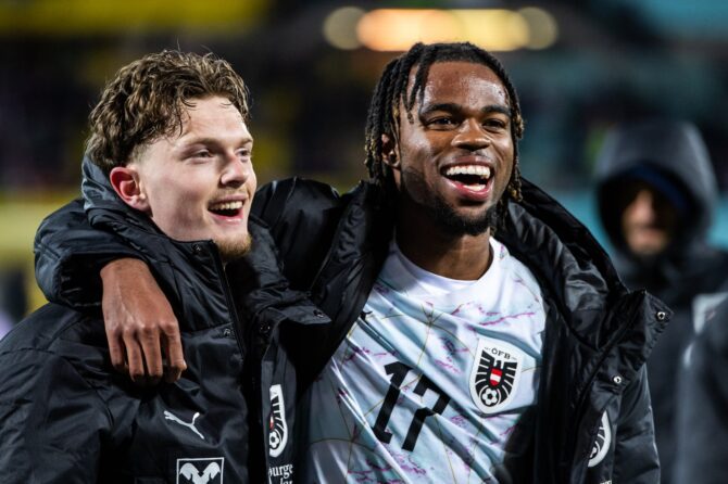 Paul Wanner und Carney Chukwuemeka bejubeln den Sieg der österreichischen Nationalmannschaft im Länderspiel gegen Ghana im Ernst-Happel-Stadion in Wien am 27. März 2026. Christian Bruna / Getty Images