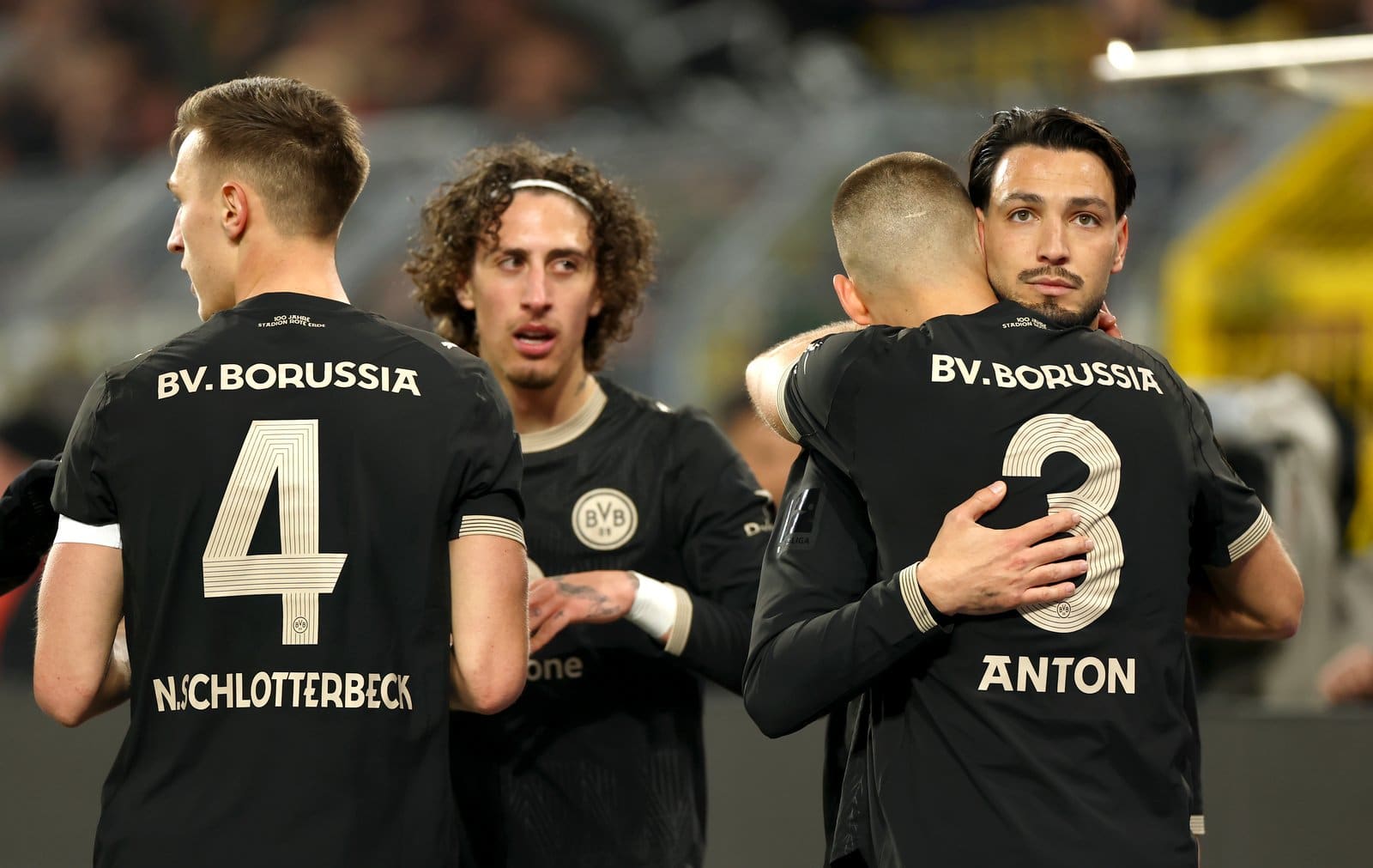 Ramy Bensebaïni von Borussia Dortmund bejubelt seinen Treffer zum 3:0 beim Bundesliga-Spiel gegen den Hamburger SV im Signal Iduna Park am 21. März 2026. Dean Mouhtaropoulos / Getty Images