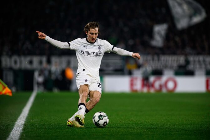 Rocco Reitz, Mittelfeldspieler von Borussia Mönchengladbach, im DFB-Pokal-Achtelfinale gegen den FC St. Pauli am 2. Dezember 2025 im Borussia-Park in Mönchengladbach. (Copyright Depositphotos.com)