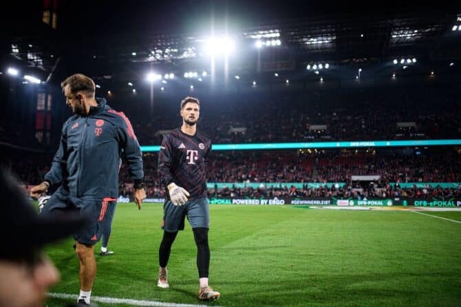 Sven Ulreich, Torhüter des FC Bayern München, im Einsatz beim DFB-Pokal-Spiel gegen den 1. FC Köln am 29. Oktober 2025 im Rhein-Energie-Stadion in Köln. (Copyright Depositphotos.com)