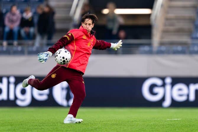Ann-Katrin Berger, Torhüterin der deutschen Frauennationalmannschaft, beim Aufwärmen vor dem WM-Qualifikationsspiel für die Frauen-WM 2027 zwischen Norwegen und Deutschland in der Lyse Arena in Stavanger am 7. März 2026. Foto: Marius Nordnes / Nordnes Foto / Getty Images Europe via Getty Images