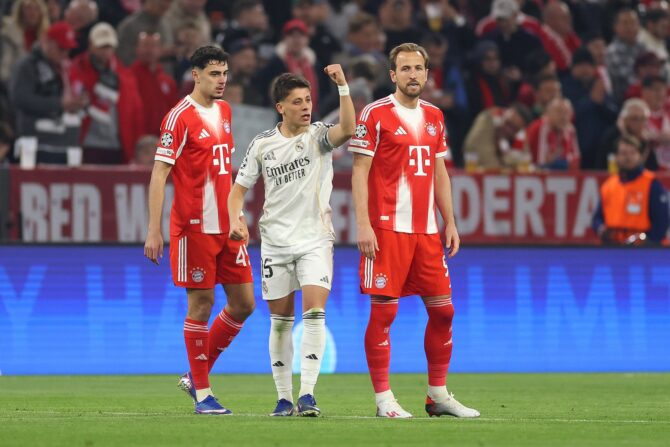 Arda Güler bejubelt seinen Treffer zur Führung für Real Madrid im UEFA Champions League Viertelfinale-Rückspiel gegen den FC Bayern München am 15. April 2026 in München. Aleksandar Pavlovic und Harry Kane stehen enttäuscht daneben. Lars Baron / Getty Images