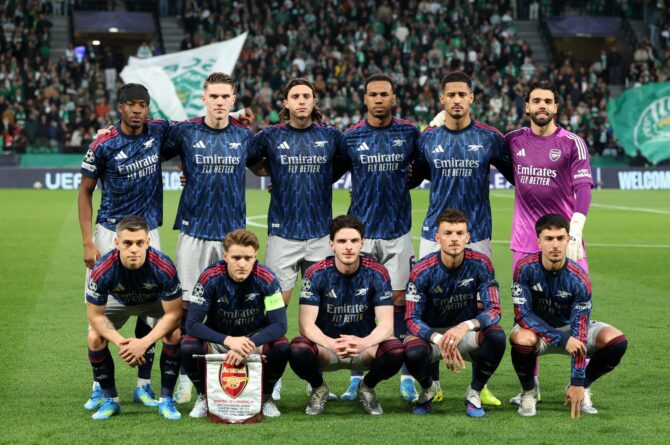 Die Spieler des FC Arsenal posieren vor dem Hinspiel des UEFA Champions League Viertelfinals 2025/26 zwischen Sporting Clube de Portugal und dem FC Arsenal am 7. April 2026 im Estádio José Alvalade in Lissabon für ein Mannschaftsfoto. Clive Brunskill / Getty Images Europe via Getty Images