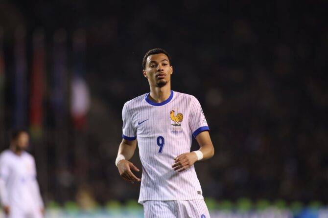 Hugo Ekitiké im Einsatz für die französische Nationalmannschaft beim WM-2026-Qualifikationsspiel gegen Aserbaidschan am 16. November 2025 im Tofig-Bahramov-Stadion in Baku. Der Stürmer mit der Rückennummer 9 bestritt das Auswärtsspiel für Les Bleus. Aziz Karimov / Getty Images