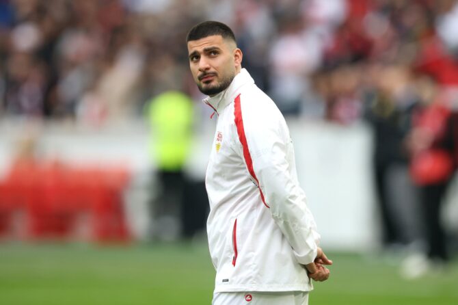 Deniz Undav vom VfB Stuttgart vor dem Bundesliga-Spiel zwischen dem VfB Stuttgart und Borussia Dortmund am 4. April 2026 in der MHPArena in Stuttgart. Foto: Alexander Hassenstein / Getty Images