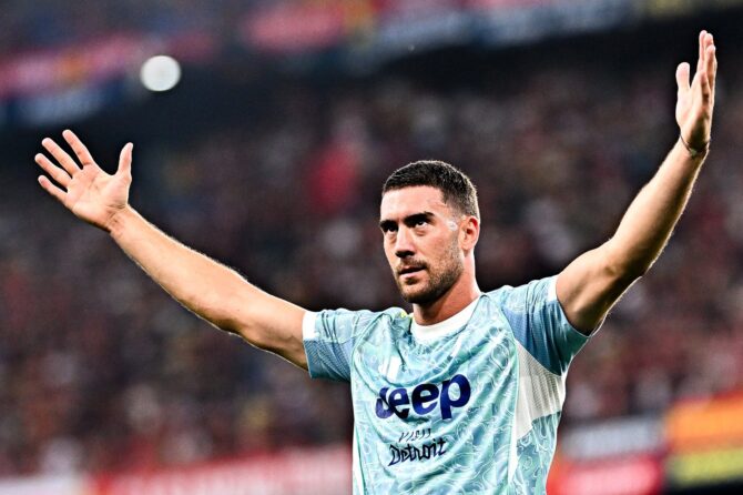 Dusan Vlahovic feiert seinen Treffer für Juventus FC im Serie-A-Spiel bei Genua CFC im Luigi-Ferraris-Stadion am 31. August 2025 in Genua, Italien. (Simone Arveda / Getty Images Europe via Getty Images)