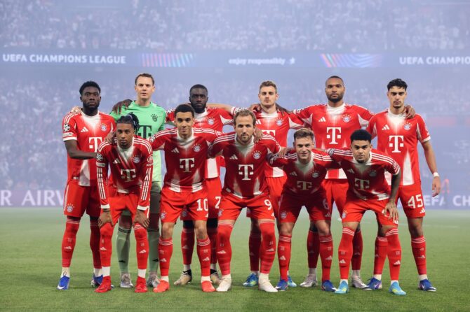 Die Spieler des FC Bayern München stellen sich am 28. April 2026 im Parc des Princes in Paris vor dem Halbfinal-Hinspiel der UEFA Champions League 2025/26 gegen Paris Saint-Germain für das Mannschaftsfoto auf. Alex Grimm / Getty Images Europe via Getty Images