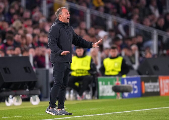 FC-Barcelona-Cheftrainer Hansi Flick gibt Anweisungen im Achtelfinale-Rückspiel der UEFA Champions League 2025/26 zwischen dem FC Barcelona und Newcastle United im Camp Nou in Barcelona am 18. März 2026. Alex Caparros / Getty Images