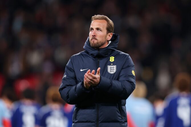Englands Stürmerstar Harry Kane applaudiert nach dem Länderspiel gegen Japan den Fans im Wembley Stadium in London am 31. März 2026. Alex Pantling / Getty Images