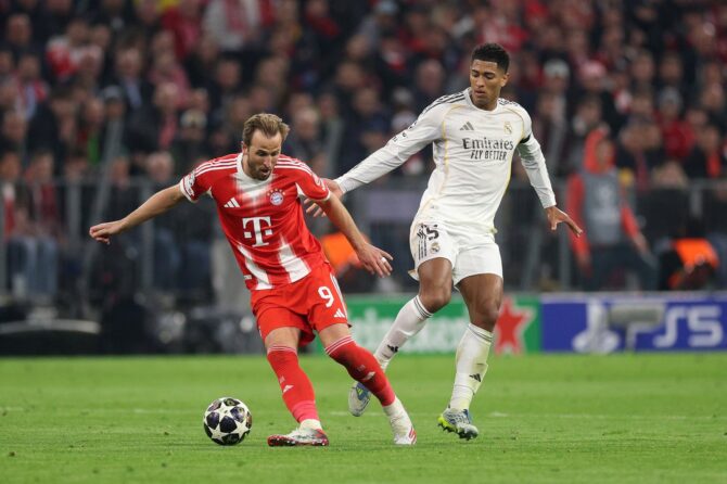 Harry Kane von Bayern München behauptet den Ball gegen Jude Bellingham von Real Madrid im UEFA Champions League Viertelfinale-Rückspiel am 15. April 2026 in der Football Arena München. Adam Pretty / Getty Images