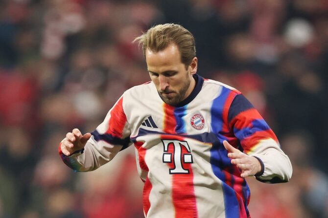 Harry Kane beim Aufwärmen vor dem UEFA Champions League Viertelfinale-Rückspiel zwischen dem FC Bayern München und Real Madrid CF am 15. April 2026 in der Football Arena München. Der englische Stürmer bereitete sich konzentriert auf das Spitzenspiel vor. Alex Grimm / Getty Images
